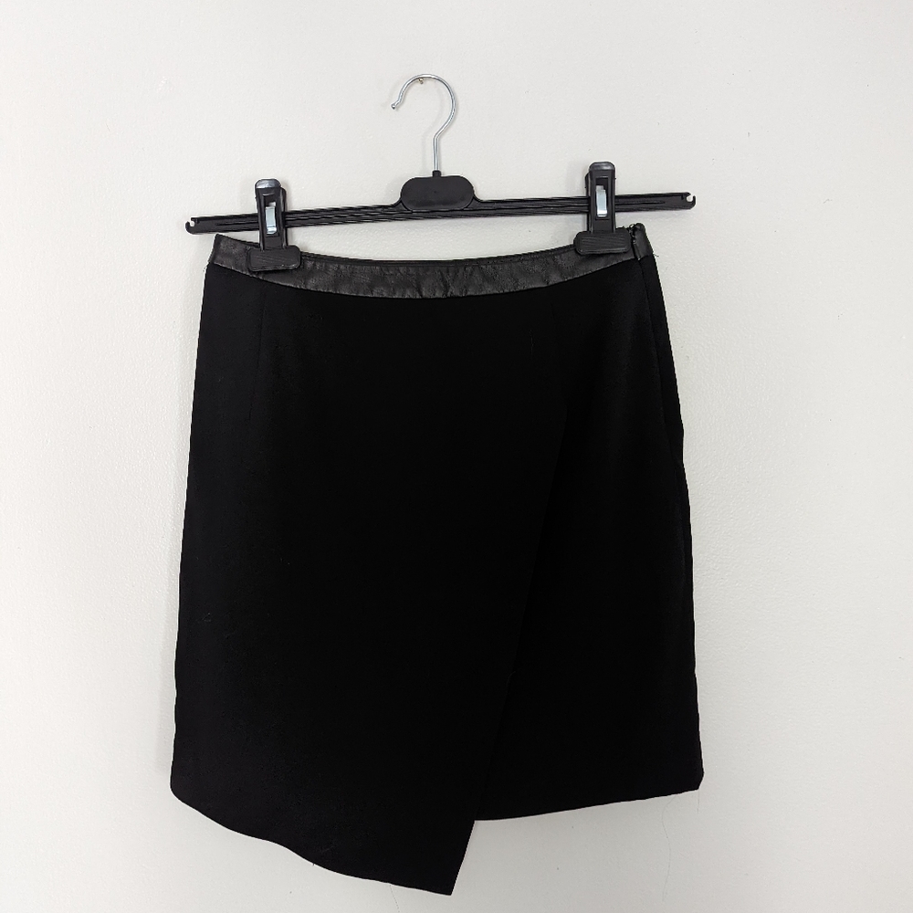 Black skirt with leather detail
